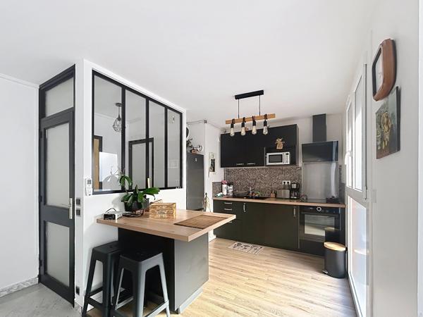 Bel appartement T2 rénové avec balcon, parking privatif et cave