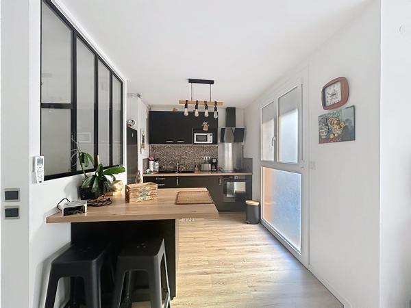 Bel appartement T2 rénové avec balcon, parking privatif et cave