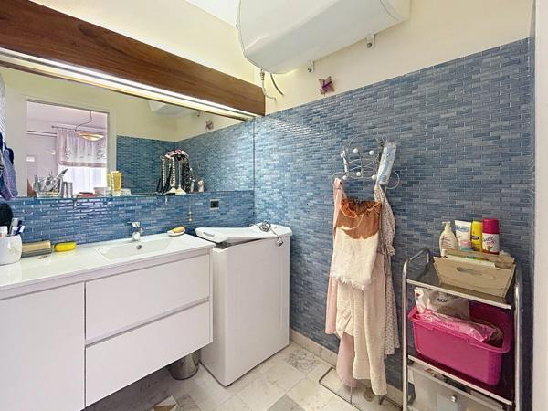 Bel appartement T2 rénové avec balcon, parking privatif et cave