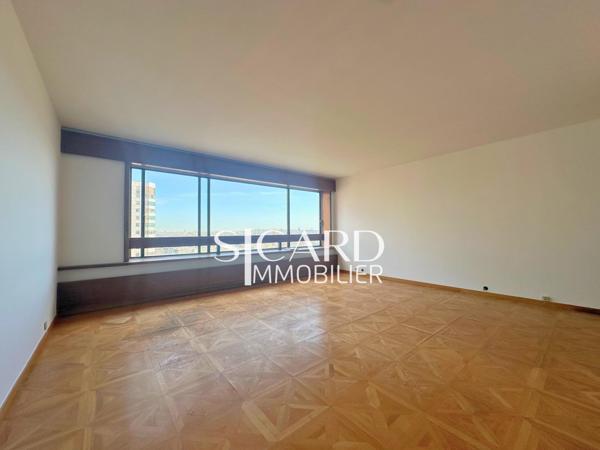 Beaugrenelle – studio vue Invalides, étage élevé.