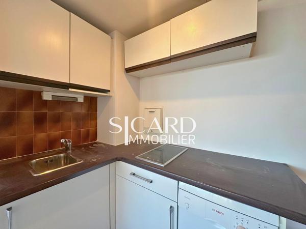 Beaugrenelle – studio vue Invalides, étage élevé.