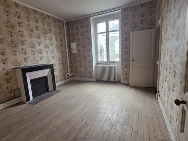 Immeuble à vendre |  Neuvy-Saint-Sépulchre |  240 m²