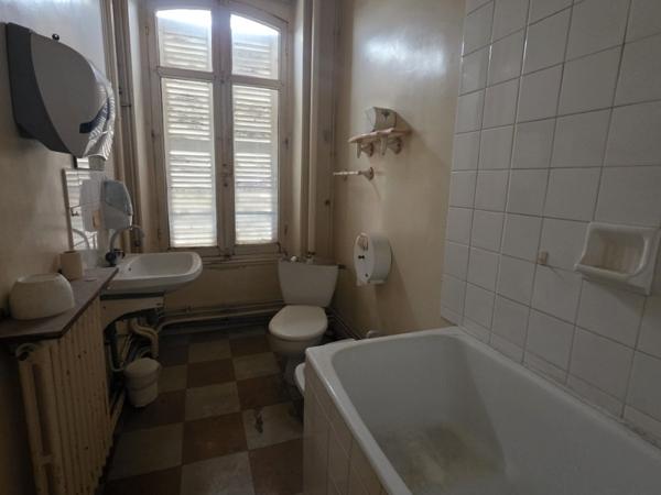 Immeuble à vendre |  Neuvy-Saint-Sépulchre |  240 m²