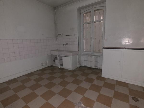 Immeuble à vendre |  Neuvy-Saint-Sépulchre |  240 m²