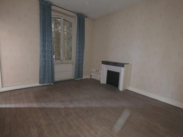 Immeuble à vendre |  Neuvy-Saint-Sépulchre |  240 m²