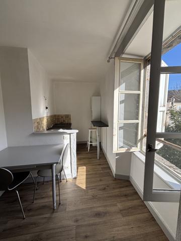 AURILLAC (15) Lot de 3 appartements loués