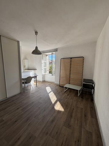 AURILLAC (15) Lot de 3 appartements loués