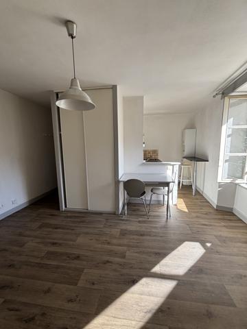 AURILLAC (15) Lot de 3 appartements loués