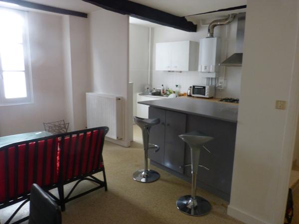 AURILLAC (15) Lot de 3 appartements loués
