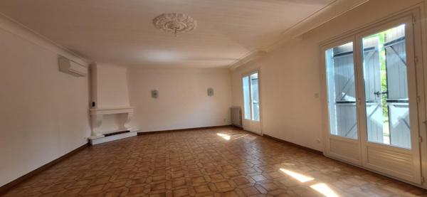 Maison de plein pied, 3 chambres, garage double