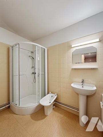 ANGERS, RUE SAINT NICOLAS - T4, Balcon, cave et stationnement