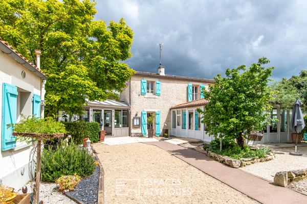 Ensemble immobilier avec chambres d’hôte et piscine