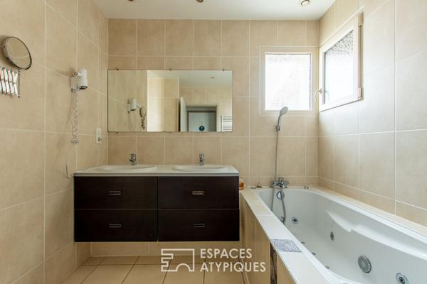 Ensemble immobilier avec chambres d’hôte et piscine