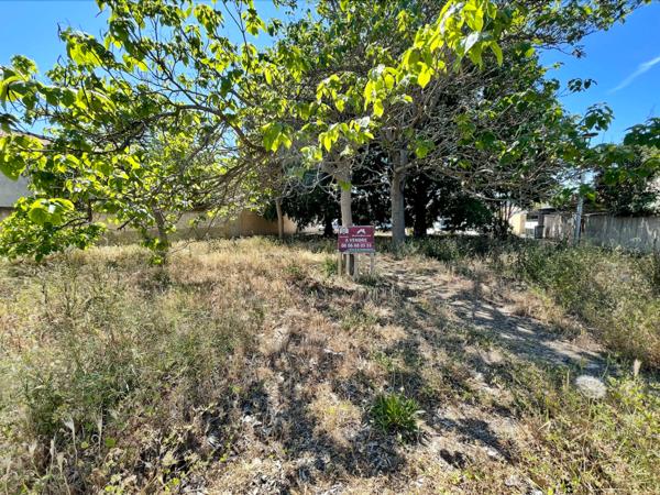 Terrain constructible de 400 m2 en plein centre de Vic