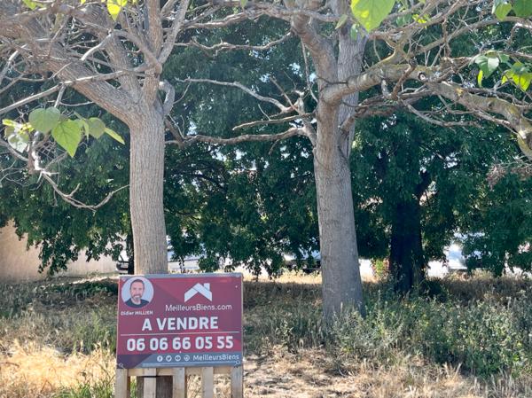 Terrain constructible de 400 m2 en plein centre de Vic