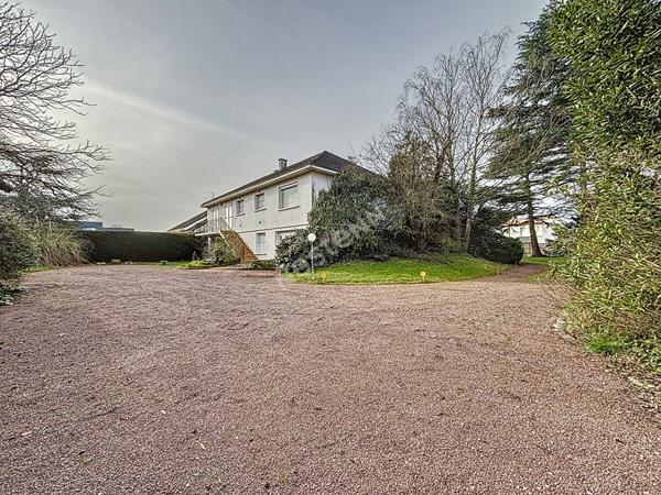 A vendre : Maison 6 pièces, 4 chambres 132m2 avec beau jardin- LES SORINIERES