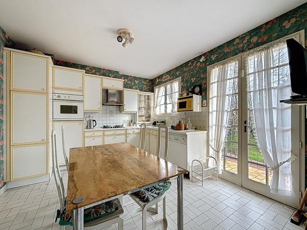 A vendre : Maison 6 pièces, 4 chambres 132m2 avec beau jardin- LES SORINIERES