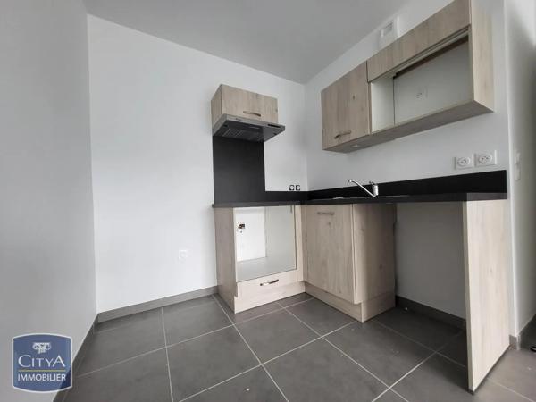 Appartement à louer 2 pièces 43.91m² Le Luc (83340)