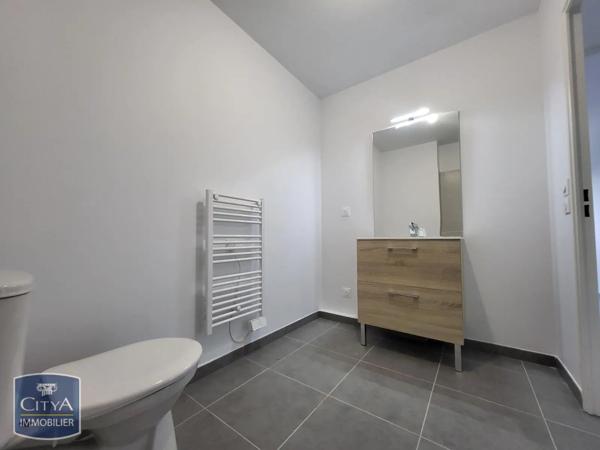 Appartement à louer 2 pièces 43.91m² Le Luc (83340)