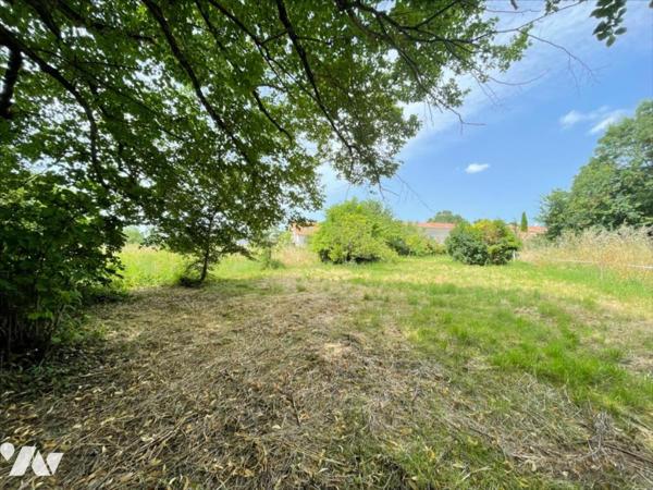 Terrain à bâtir de 1 103m²