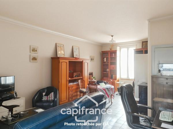 Maison de plain pied à vendre 3 pièces SAINT JEAN D'ANGELY (17) avec jardin et garage, proche commerces
