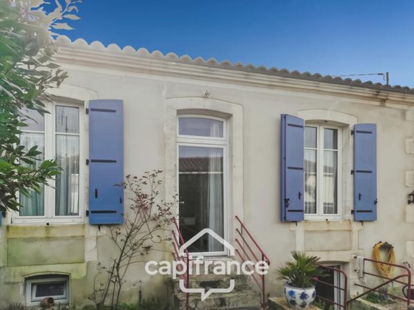 Maison de plain pied à vendre 3 pièces SAINT JEAN D'ANGELY (17) avec jardin et garage, proche commerces