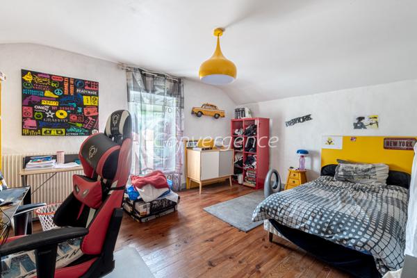 Maison
                                                                                                                                                                                                                                                                                                                        4 pièce(s)                                                                                                                                                                                                          2 chambre(s)                                                                                                                                                                                                          83  m²