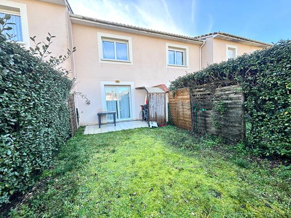 À louer , Charmante maison de ville avec extérieur et stationnement