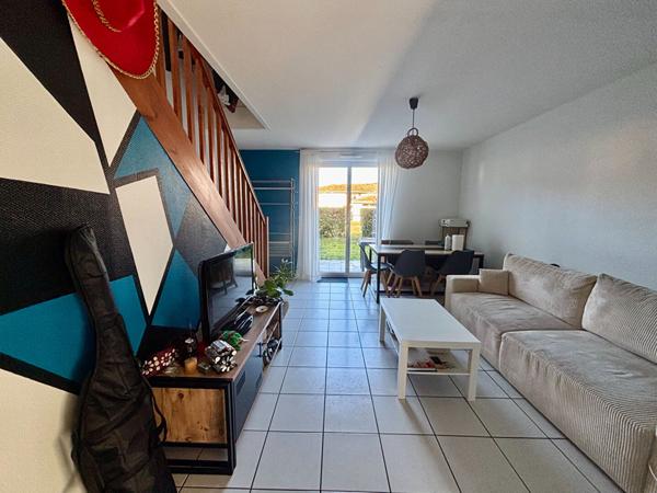 À louer , Charmante maison de ville avec extérieur et stationnement