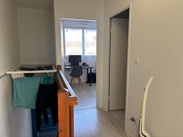 À louer , Charmante maison de ville avec extérieur et stationnement