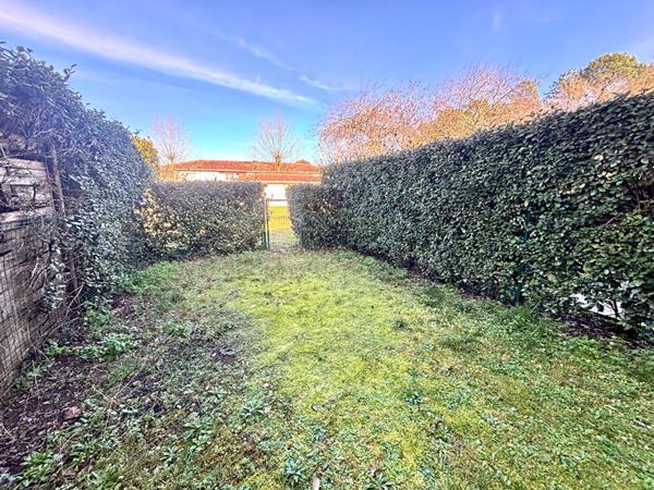 À louer , Charmante maison de ville avec extérieur et stationnement