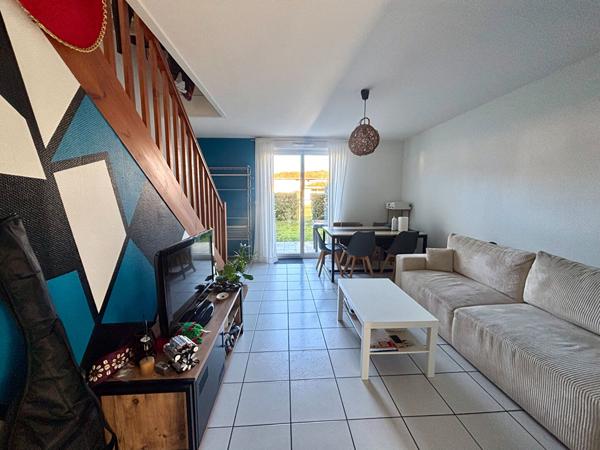 À louer , Charmante maison de ville avec extérieur et stationnement