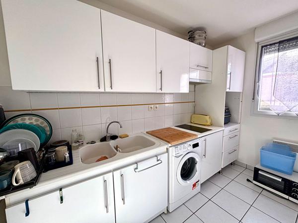 À louer , Charmante maison de ville avec extérieur et stationnement