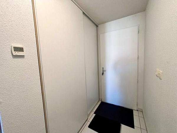 À louer , Charmante maison de ville avec extérieur et stationnement