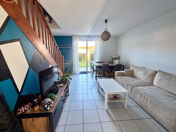 À louer , Charmante maison de ville avec extérieur et stationnement