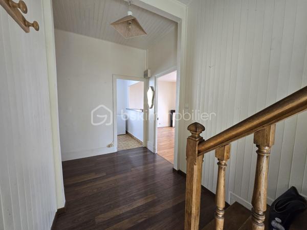 Bel Appartement de 120m² avec terrain à Nevers

Situé à deux pas du cœur du centre ville de Nevers proche de toutes commodités, vous serez conquis par ce bel appartement de type T5 en duplex , située au premier et second étage d'une maison de ville du XIXe, d'une surface Loi Carrez de 120 m², le tout agrémenté d'une cave indépendante de 19m² et d'un terrain privatif de 65m².
Cet appartement propose une entrée indépendante sur l'escalier qui mène à la partie privative dont le palier dessert toutes les pièces.
Le premier étage se compose d'un grand espace de salon séjour de 29m², une belle cuisine indépendante et aménagée avec une semi ouverture sur le séjour pour cuisiner devant ses convives,
Un dégagement dessert toutes les autres pièces du premier niveau, tout dabord un wc indépendant, un espace bureau ou petite chambre de 8,5m², une  salle d'eau de 5m², ainsi qu'une chambre de 12 m² qui dispose d'un placard dressing.
Un autre escalier mène au second étage qui proposera 3 chambres supplémentaires de 10, 15 et 22m², la dernière véritable suite parentale proposera placards dressings, salle d'eau et wc privatifs. 
Côté pratique, cet appartement bénéficie d'un grande cave et d'un terrain privatif sans vis à vis de 65m² avec terrasse en bois .

Tous les sols de cet appartement sont en parquet chêne authentique (palier séjour et couloir) en parquet (chambres) et en carrelage (cuisine, salle d'eau wc),
Cet appartement est équipée d'une isolation bois type survitrage sur tout les ouvrants avec volets bois standards.

Cet appartement propose un chauffage de type chaudière au gaz de ville récente (2018) .
Côté énergie, cet appartement propose un diagnostic de performance énergétique en D (donc économique), ainsi qu'en D en émission de gaz à effet de serre.

Côté charge de copropriété, cet immeuble a la chance de bénéficier d'un syndic bénévole donc peu de charges de copropriété  , aucun travaux n'est envisager.

Atout de cet appartement :
Son emplacement idéal et très recherché proche de l'hyper centreville de Nevers.
Son charme avec son aménagement intérieur, son organisation intérieur, ses grands volumes de pièces, ses 4 chambres et son bureau, son terrain et ses faibles charges de copropriété

Photos supplémentaires disponibles sur BSK IMMOBILIER > Nos conseillers > Olivier FRESLON
Pour tout renseignement complémentaire ou pour une visite, contactez nous au 07.62.78.13.13

Emplacement privilégié et atouts incontestables, venez découvrir ce bel appartement sans tarder, c'est une très belle opportunit à ne pas rater!!!