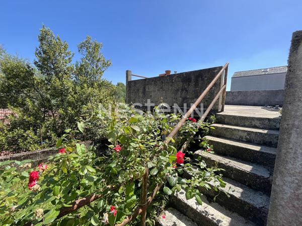 Indre (44610) maison atypique + appartement  locatif + studio , cour, jardin et roof top