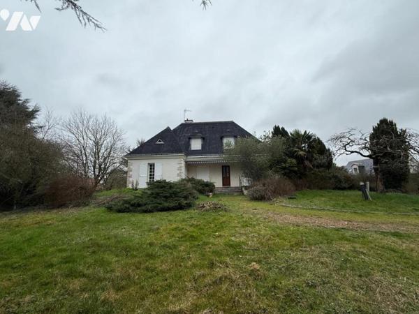 Maison à fort potentiel (300m² au sol), sur un grand terrain calme aux portes de Tours