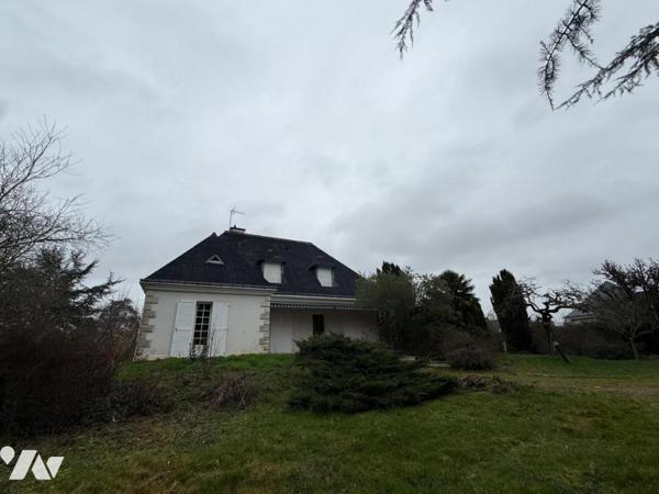 Maison à fort potentiel (300m² au sol), sur un grand terrain calme aux portes de Tours