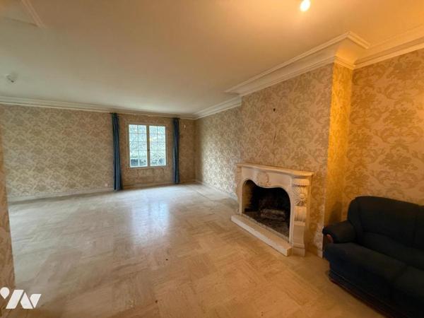 Maison à fort potentiel (300m² au sol), sur un grand terrain calme aux portes de Tours