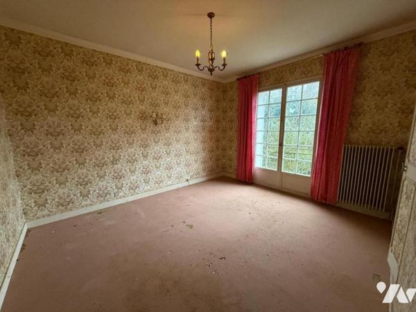 Maison à fort potentiel (300m² au sol), sur un grand terrain calme aux portes de Tours