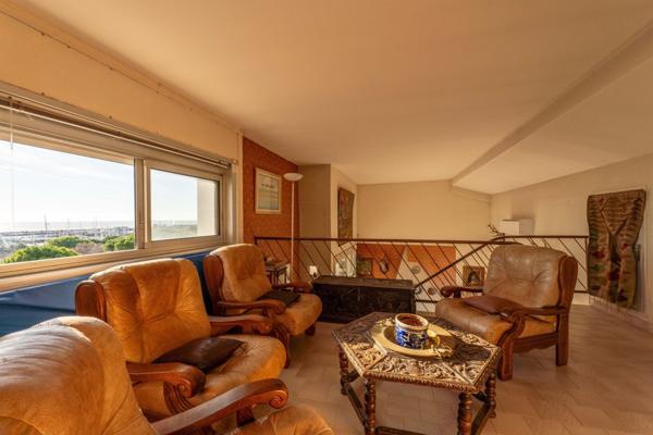 Vue spectaculaire sur la baie de Royan. Un duplex unique sur le front de mer