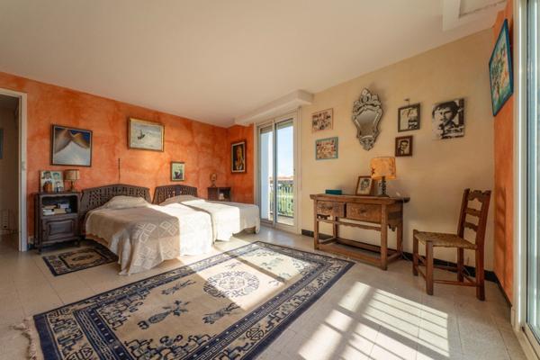 Vue spectaculaire sur la baie de Royan. Un duplex unique sur le front de mer