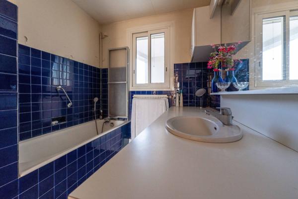 Vue spectaculaire sur la baie de Royan. Un duplex unique sur le front de mer