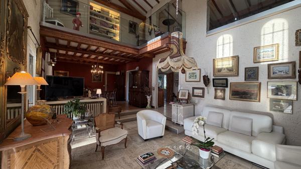 Saint-Chamond (42400) Belle propriété de 222m² sur 2255 m² de terrain arboré avec piscine dans un secteur privilégié