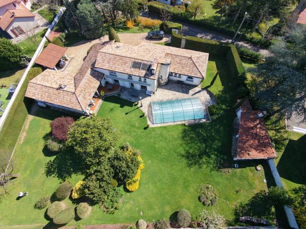 Saint-Chamond (42400) Belle propriété de 222m² sur 2255 m² de terrain arboré avec piscine dans un secteur privilégié