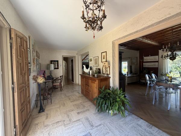 Saint-Chamond (42400) Belle propriété de 222m² sur 2255 m² de terrain arboré avec piscine dans un secteur privilégié