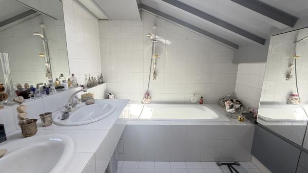 Saint-Chamond (42400) Belle propriété de 222m² sur 2255 m² de terrain arboré avec piscine dans un secteur privilégié