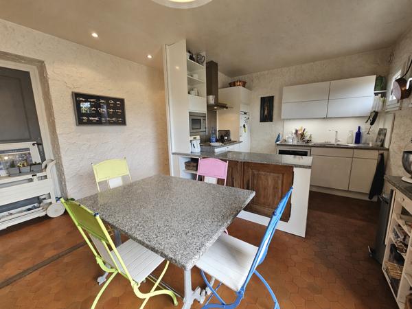 Saint-Chamond (42400) Belle propriété de 222m² sur 2255 m² de terrain arboré avec piscine dans un secteur privilégié