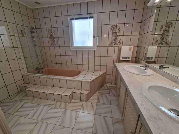 Maison 8 pièce(s) 4 chambre(s) 191 m²